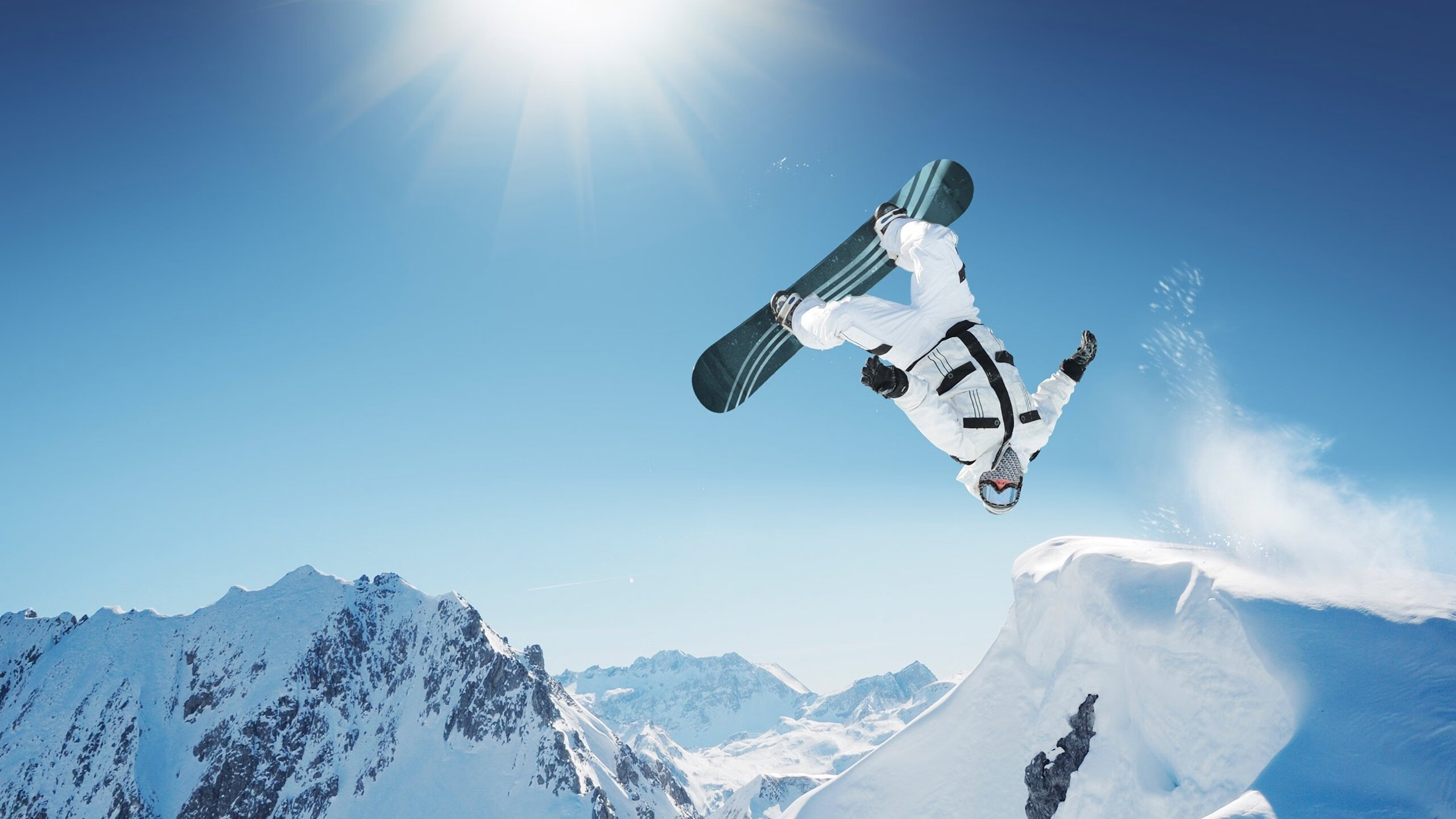 球星在赛前训练中表现专注被队友称赞，球员比赛前禁欲吗