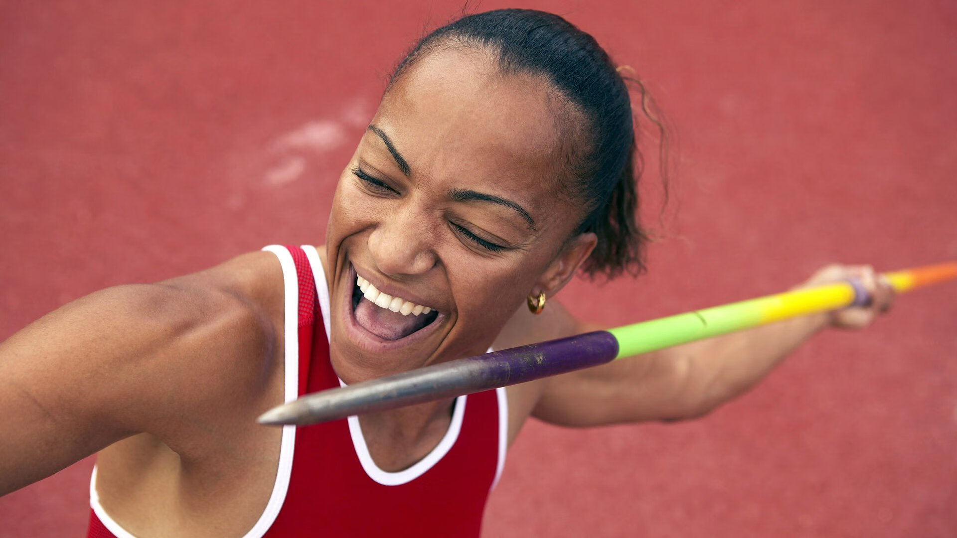 球星在赛前训练中表现专注被队友称赞，球员比赛前禁欲吗